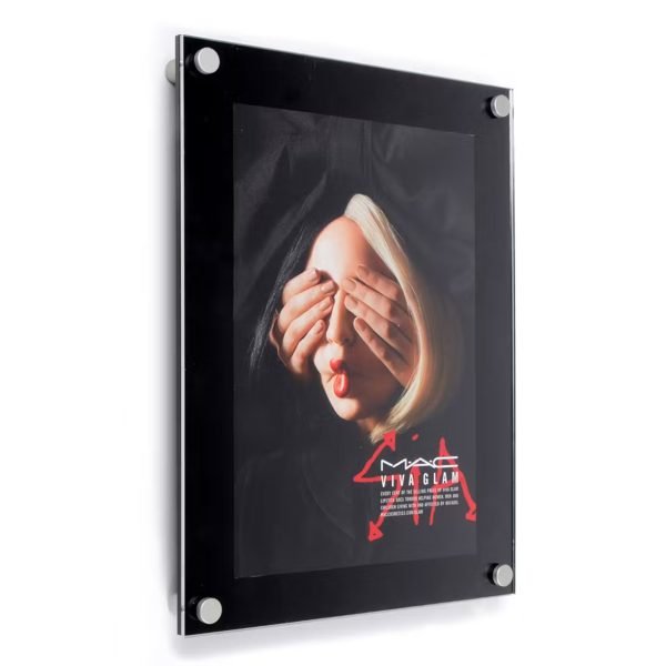 Siyah Arka Panelli Akrilik Duvara Monte Poster Çerçevesi